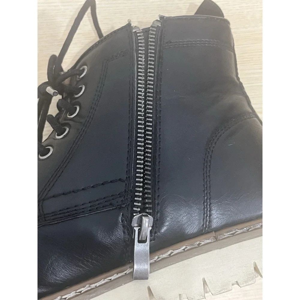 Men's Steve Madden size 8.5 Black‎ Chukka Boots.